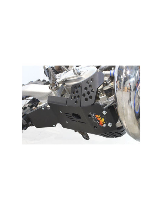 Vue du dessous du sabot noir en plastique PEHD avec protection de biellette pour TM Racing 250 - 300