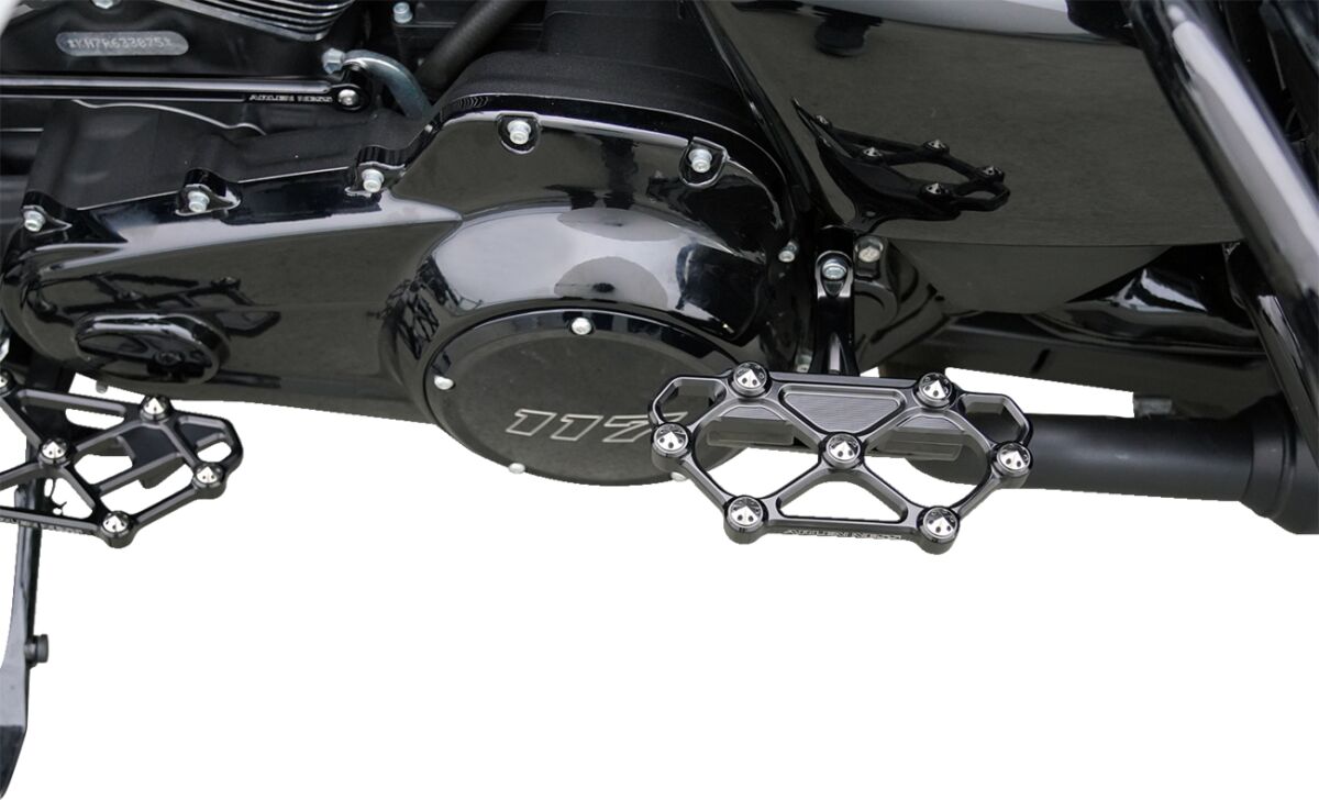 ARLEN NESS FLOORBOARD PASSENGER DIAMOND ALL BLACK 410-058
