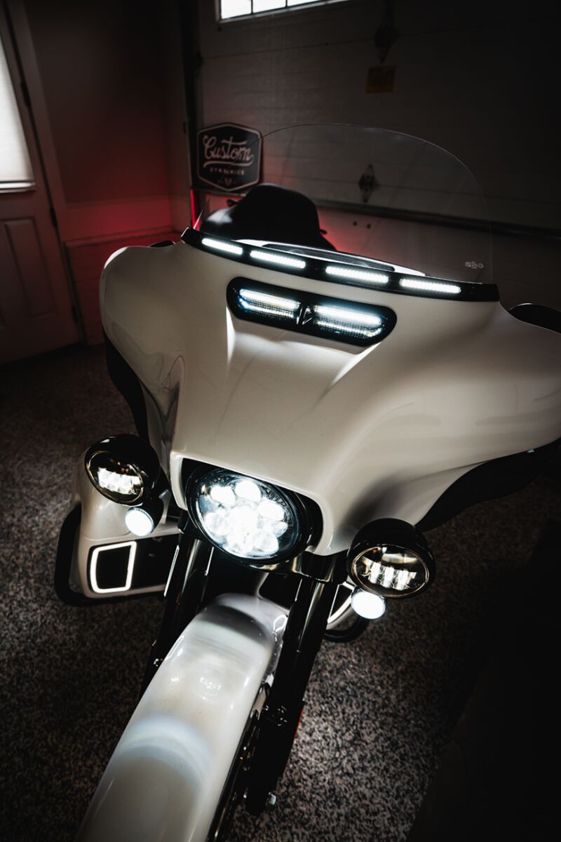 CUSTOM DYNAMICS WINDSHIELD TRIM WITH AW V2 FOR CD-WT2-14-B