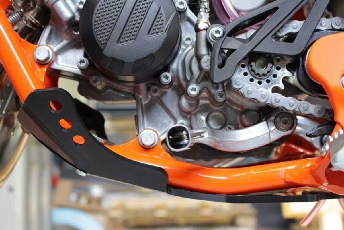AXP Racing 6MM SKIDPLATE HUS-GAS 85 -TC-MC85 AX1485
