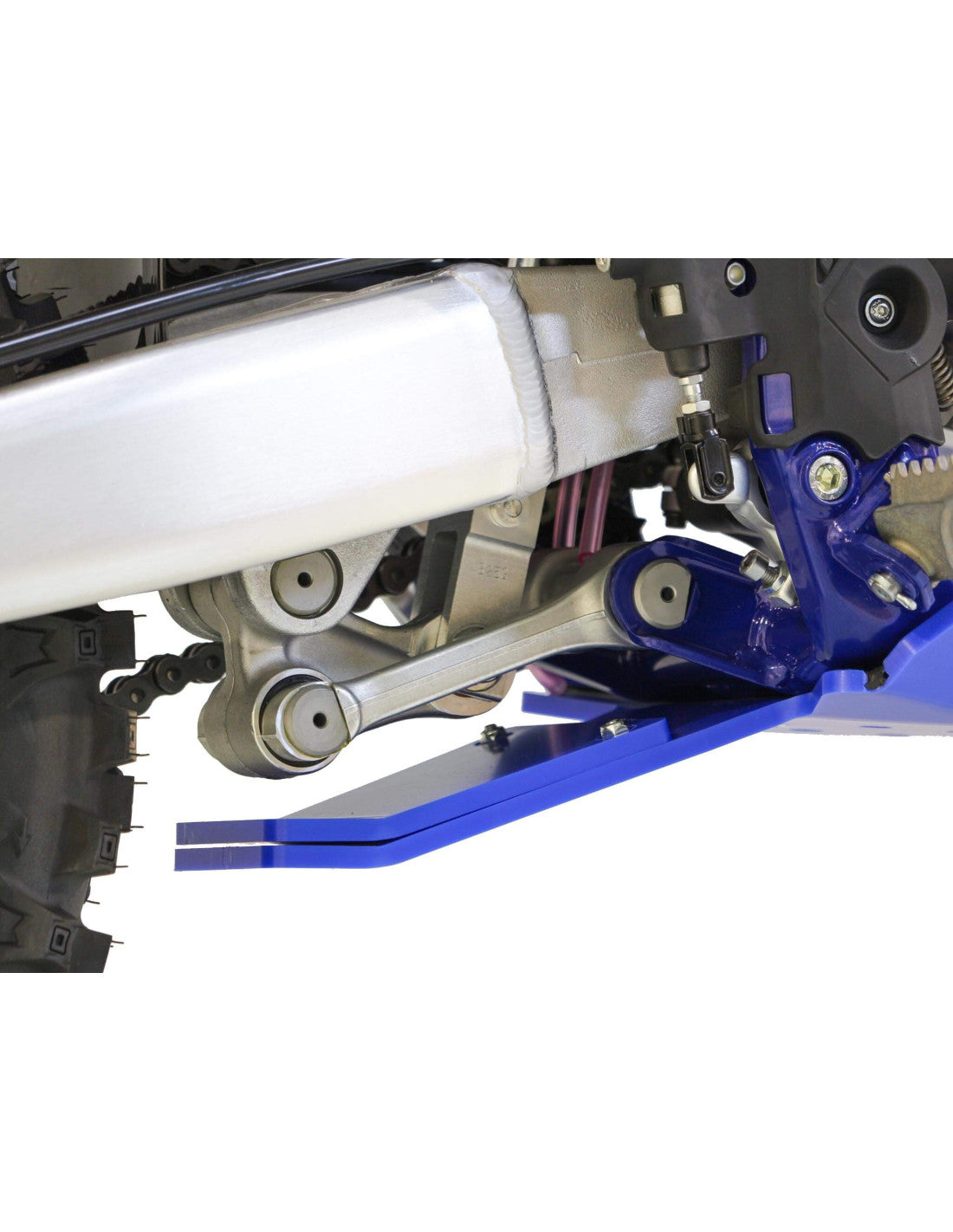 Vue rapprochée de la protection de biellette du sabot bleu en plastique PEHD pour Sherco SEF250 - SEF300 Factory
