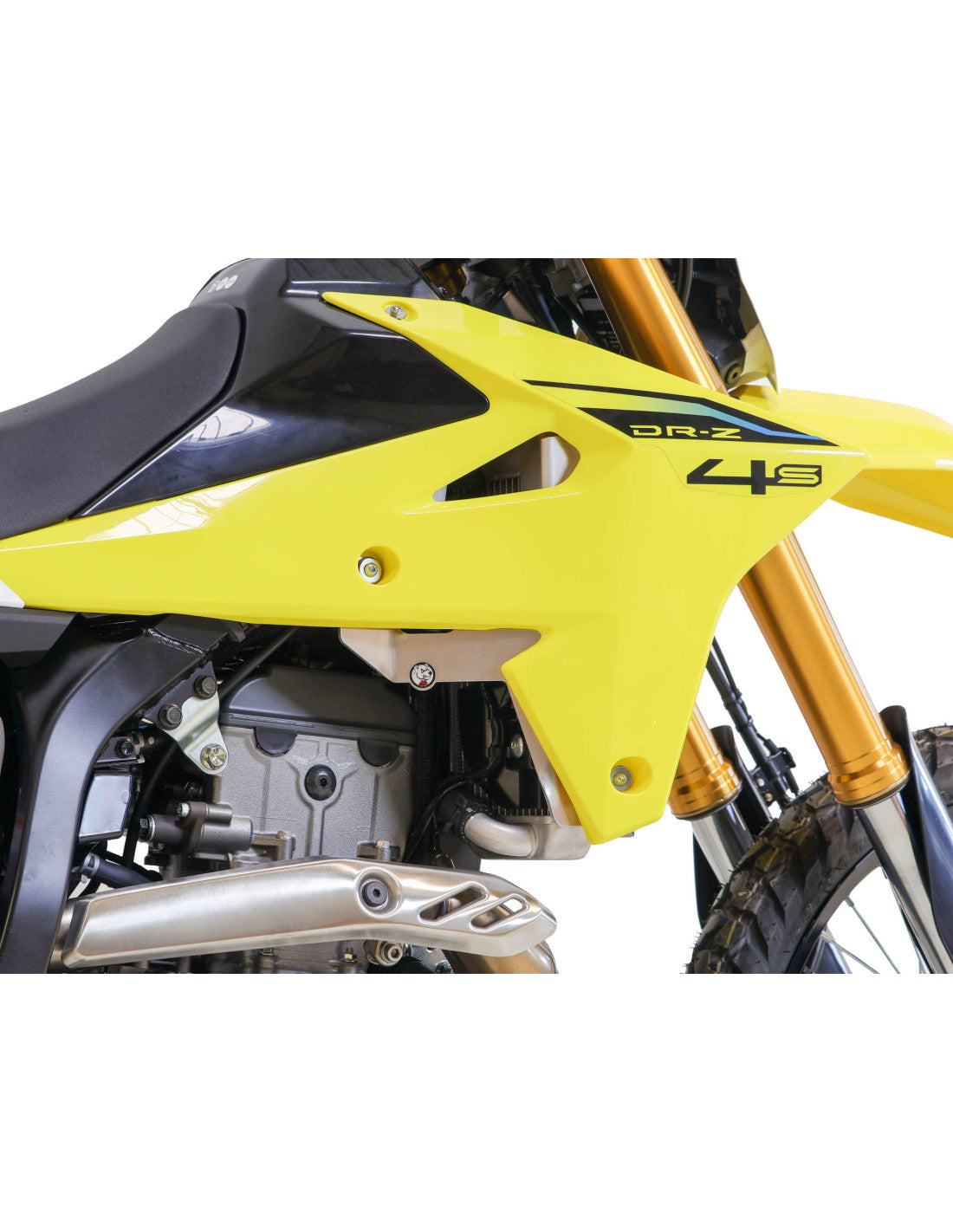 Rear right view of the radiator braces in aluminum with black spacers for Suzuki DR-Z4S
