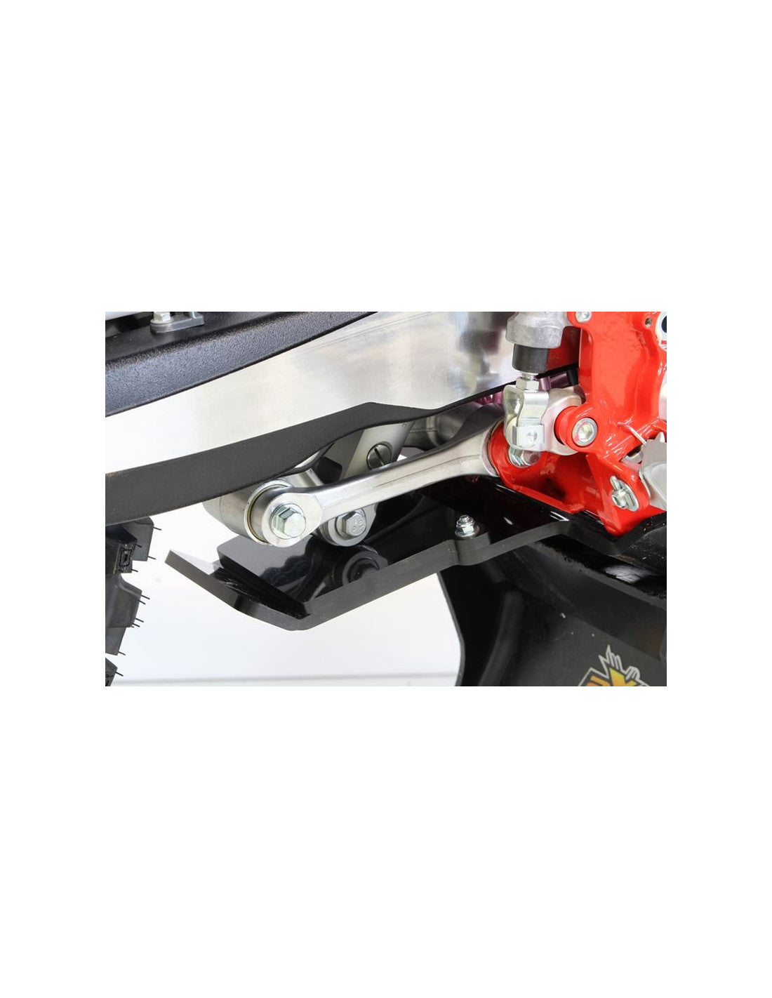 Vue rapprochée de la protection de biellette du sabot en plastique PEHD pour Beta 125RR - 200RR