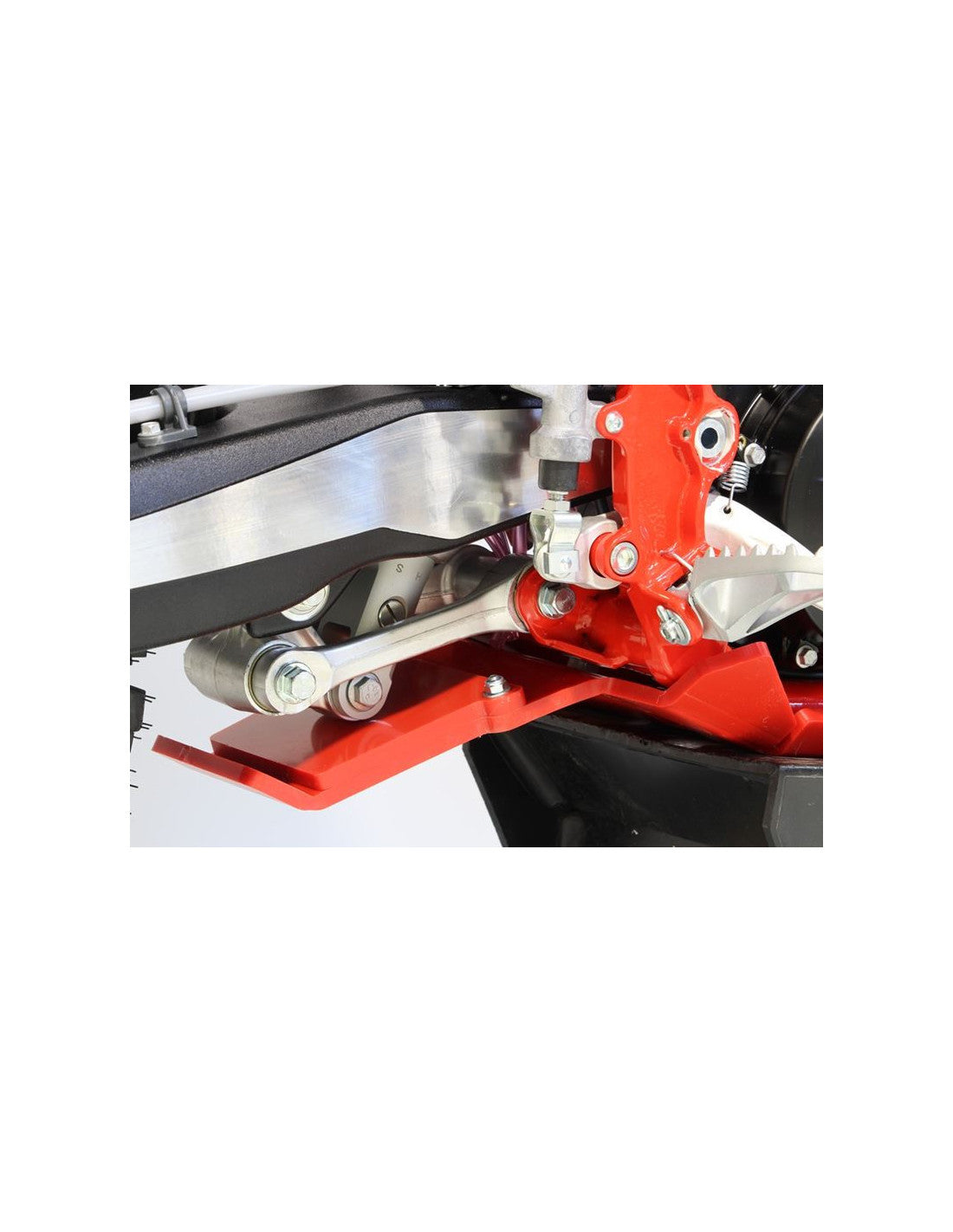Vue rapprochée de la protection de biellette du sabot rouge en plastique PEHD avec protection de biellette pour Beta 125RR - 200