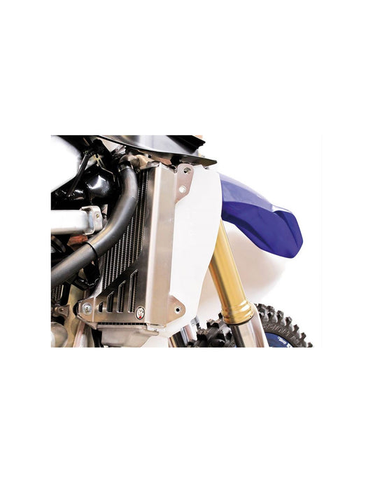 Vue latérale droite des renforts de radiateurs en aluminium pour Yamaha YZ250F - YZ450F