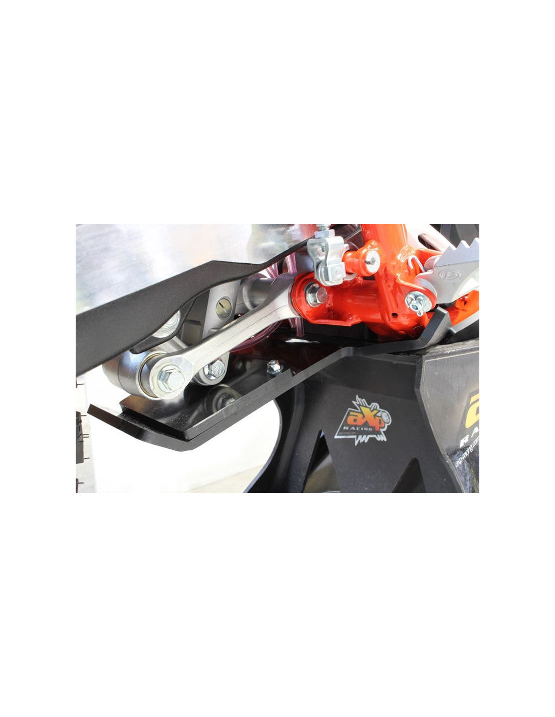 Vue rapprochée de la protection de biellette du sabot noir en plastique PEHD pour Beta 250 - 300RR