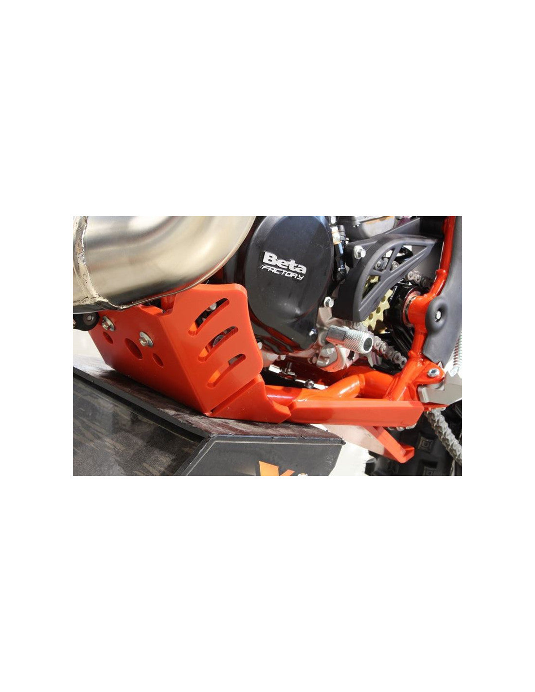 Côté gauche du sabot rouge en plastique PEHD avec protection de biellette pour Beta 250RR - 300RR