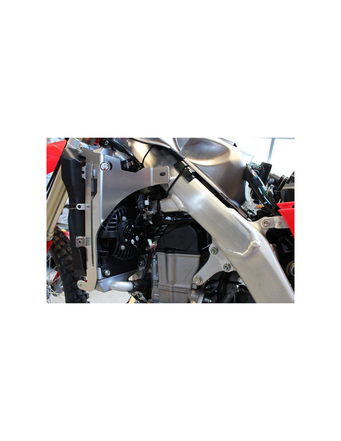 Left side view of the radiator braces in aluminum for Honda CRF450L - CRF450XR