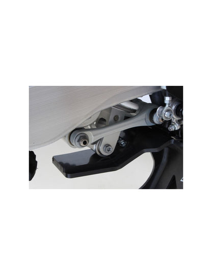 Vue rapprochée de la protection de biellette du sabot noir en plastique PEHD pour KTM 450 SX-F / Husqvarna FC450