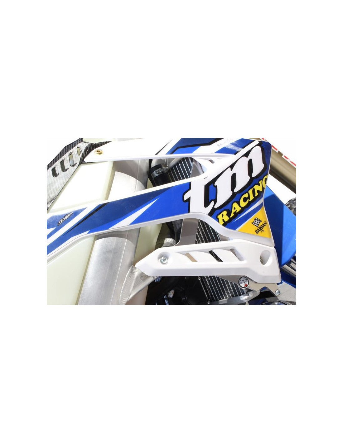 Right side view of the radiator braces in aluminum for TM Racing 250 - 300EN