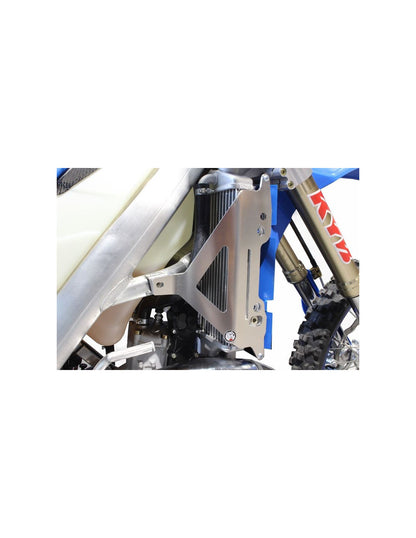 Vue de côté des protections de radiateurs en aluminium pour TM Racing 250 - 300EN