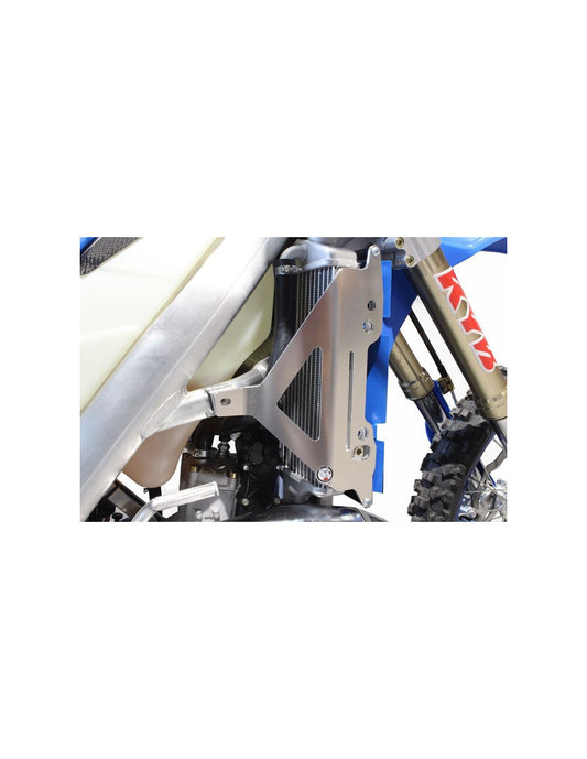 Vue de côté des protections de radiateurs en aluminium pour TM Racing 250 - 300EN