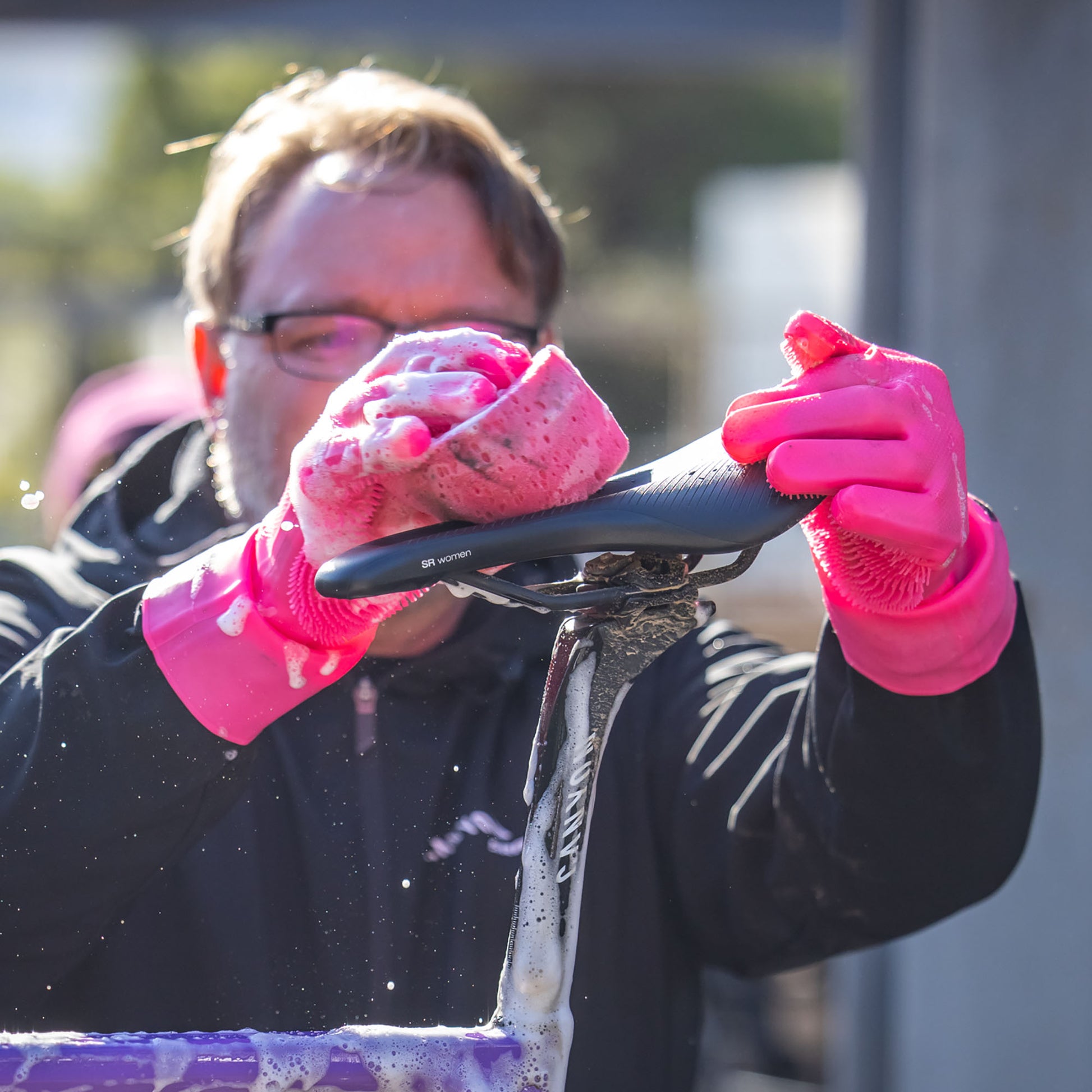 Muc-Off Deep Scrubber Gloves X-Large - Image 4