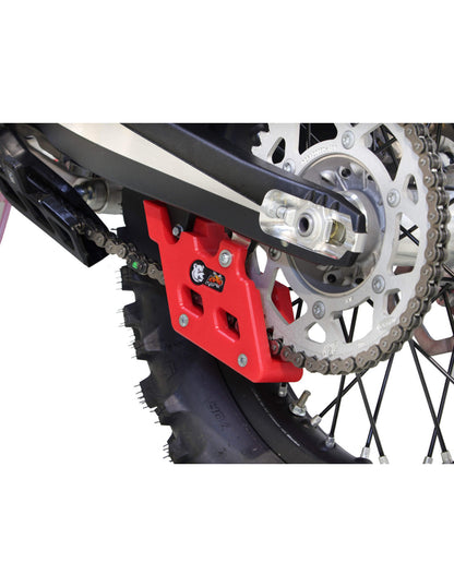 Side view of the red chain guide in UHMW plastic for Beta