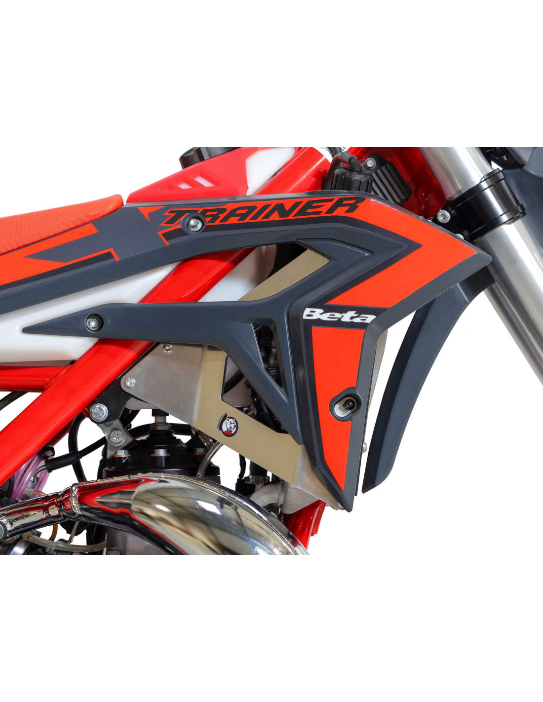 Side view of the radiator guards in aluminum with red spacers and removable plastic plate for Beta 250 and 300 Xtrainer
