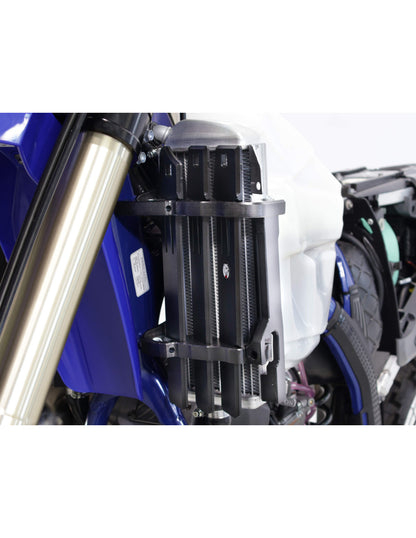 Vue latérale des protections de radiateurs en plastique PEHD pour Sherco 2T et 4T