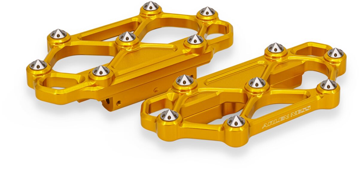 ARLEN NESS FLOORBOARD PASSENGER DIAMOND GOLD 410-061
