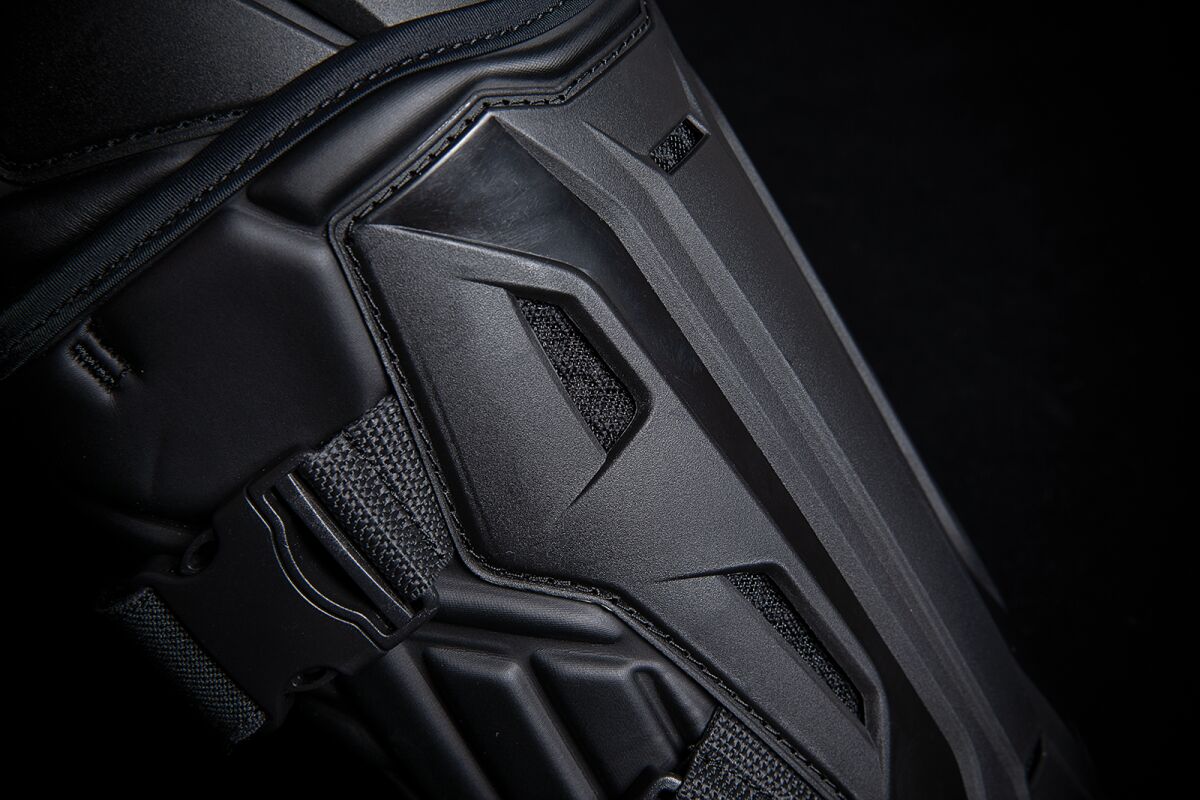 ICON KNEE FIELD ARMOR3 BLACK S/M 2704-0494