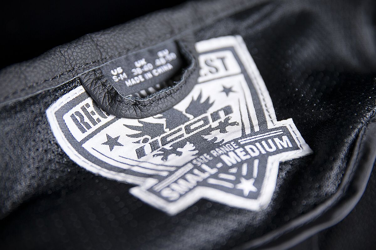 ICON REGULATOR D3O™ LEATHER VEST BLACK S/M 2830-0391
