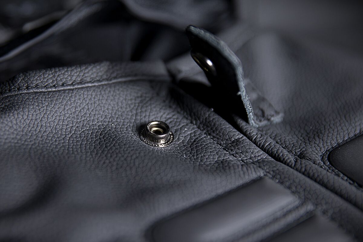 ICON REGULATOR D3O™ LEATHER VEST BLACK S/M 2830-0391