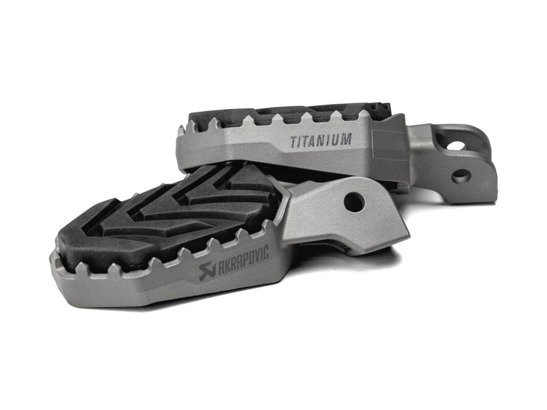 AKRAPOVIC FOOTPEGS TITANIUM SUZUKI V-STR F-SU9T1