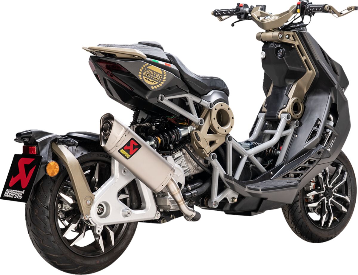 AKRAPOVIC SLIP-ON LINE MUFFLER TITANIUM S-IT125SO2-APT