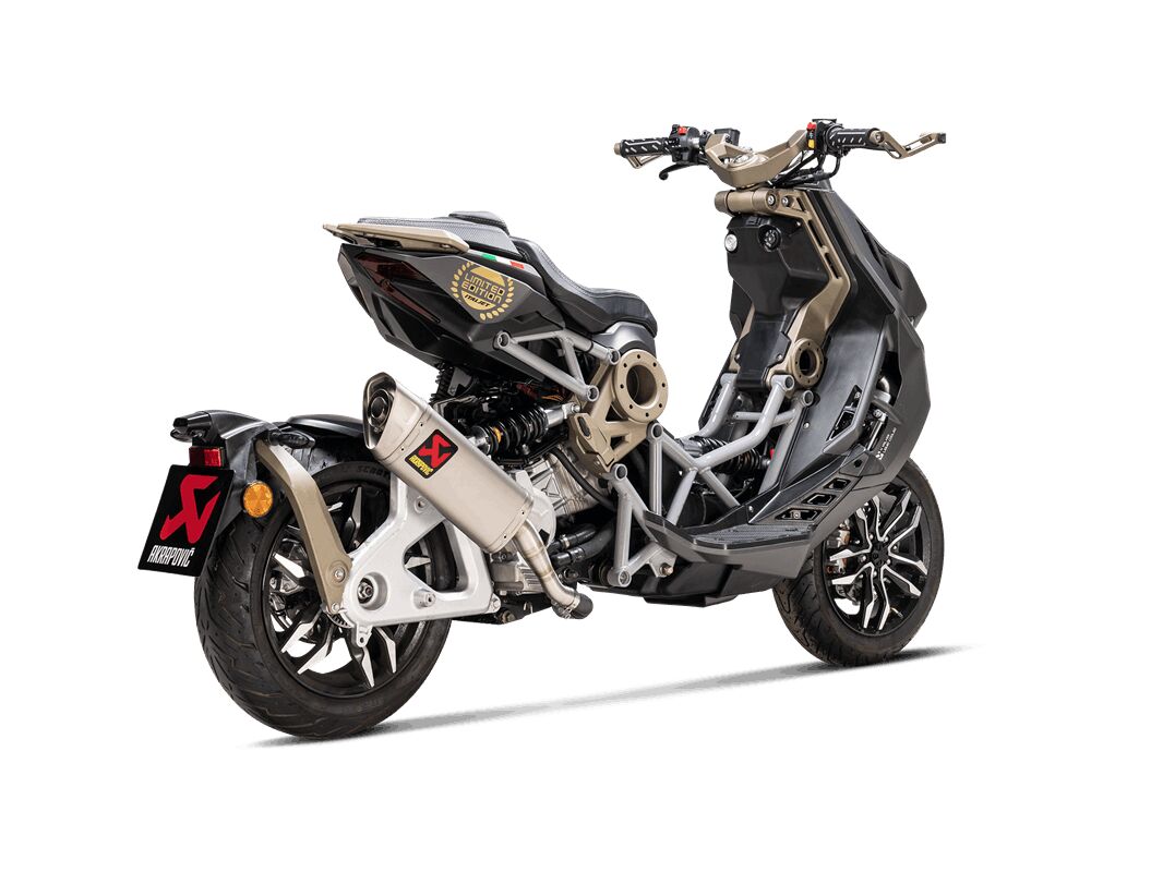AKRAPOVIC SLIP-ON LINE MUFFLER TITANIUM S-IT125SO2-APT