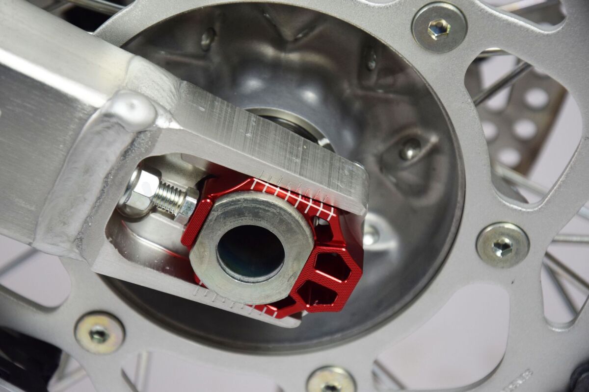 Scar Racing AXLE BLOCK HONDA RED AB201