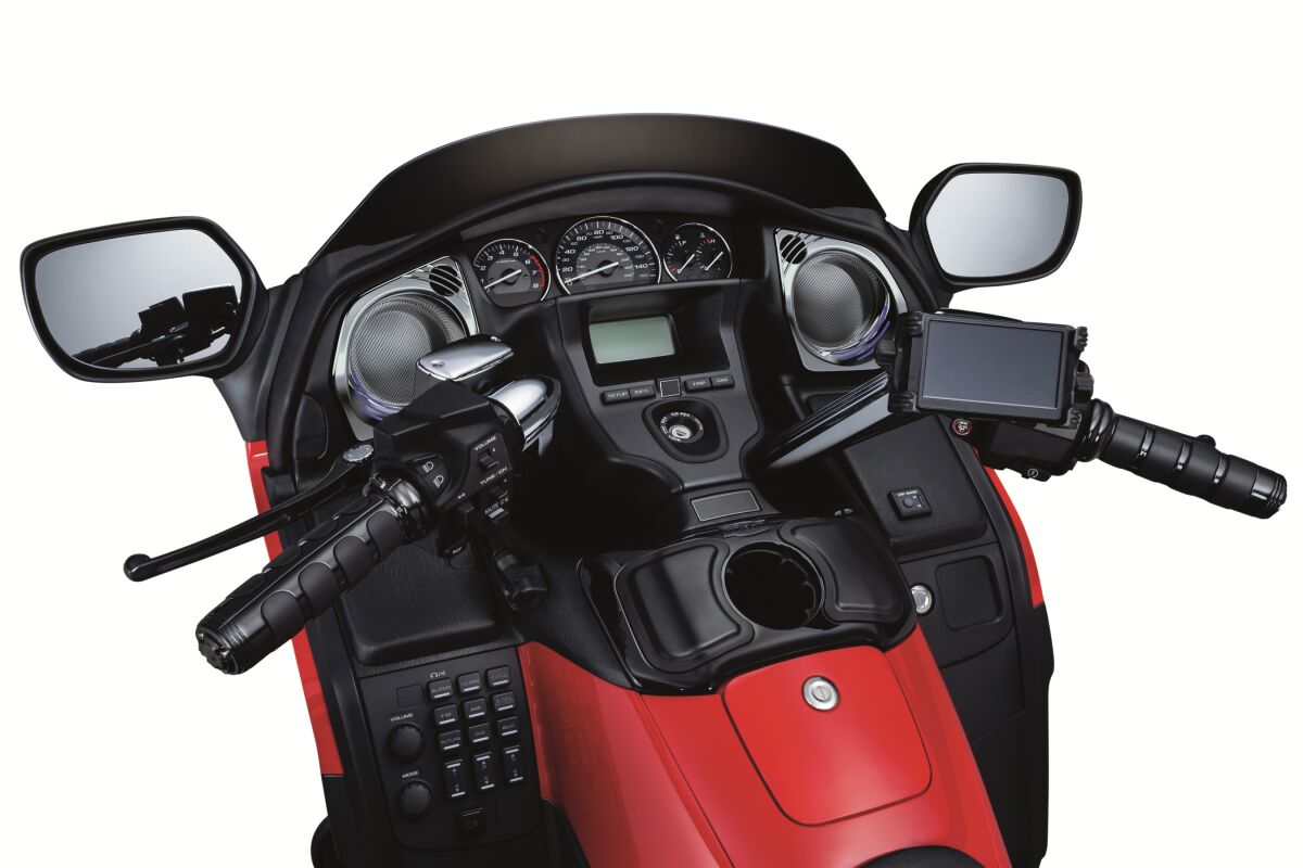 KURYAKYN GLOVE BOX AND DRINK HOLDER - G KUR1668