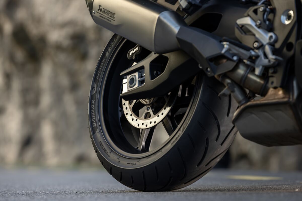 Bridgestone T33 150/70ZR17 (69W) TL 30632