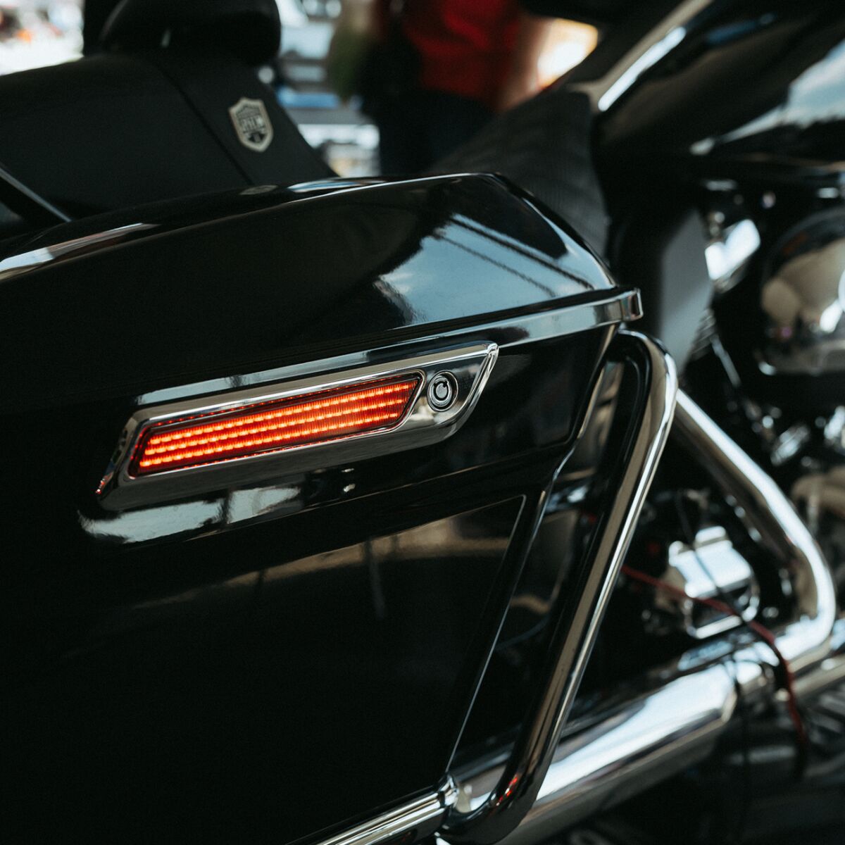 CUSTOM DYNAMICS LIGHT SBAG HNGE SMK/CHR CD-SBL-BCM-SC