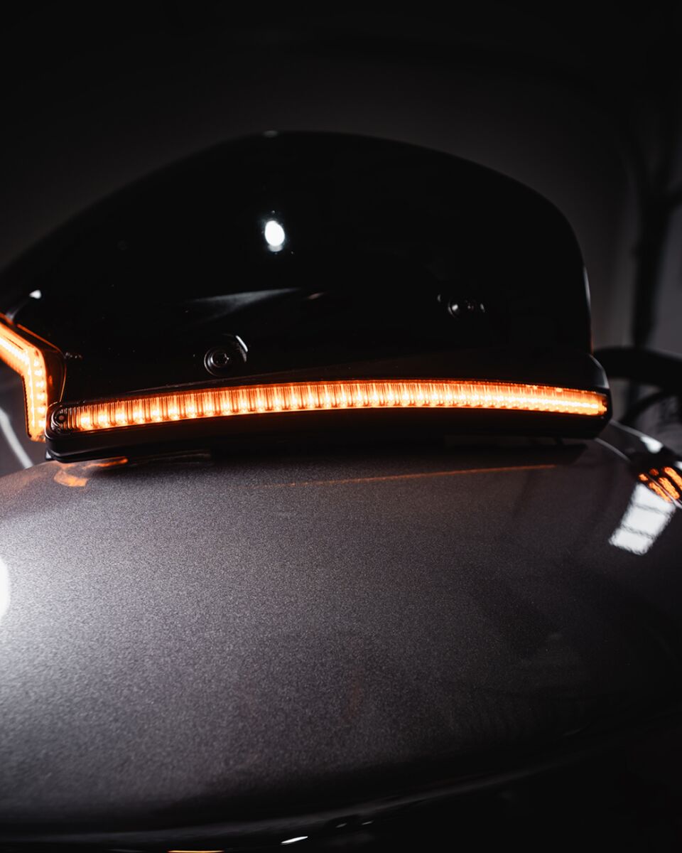 CUSTOM DYNAMICS LIGHT LED TURN SIGNAL WINDSHIELD TRIM BLACK W/SMK LENS CD-RG23-SWT-B