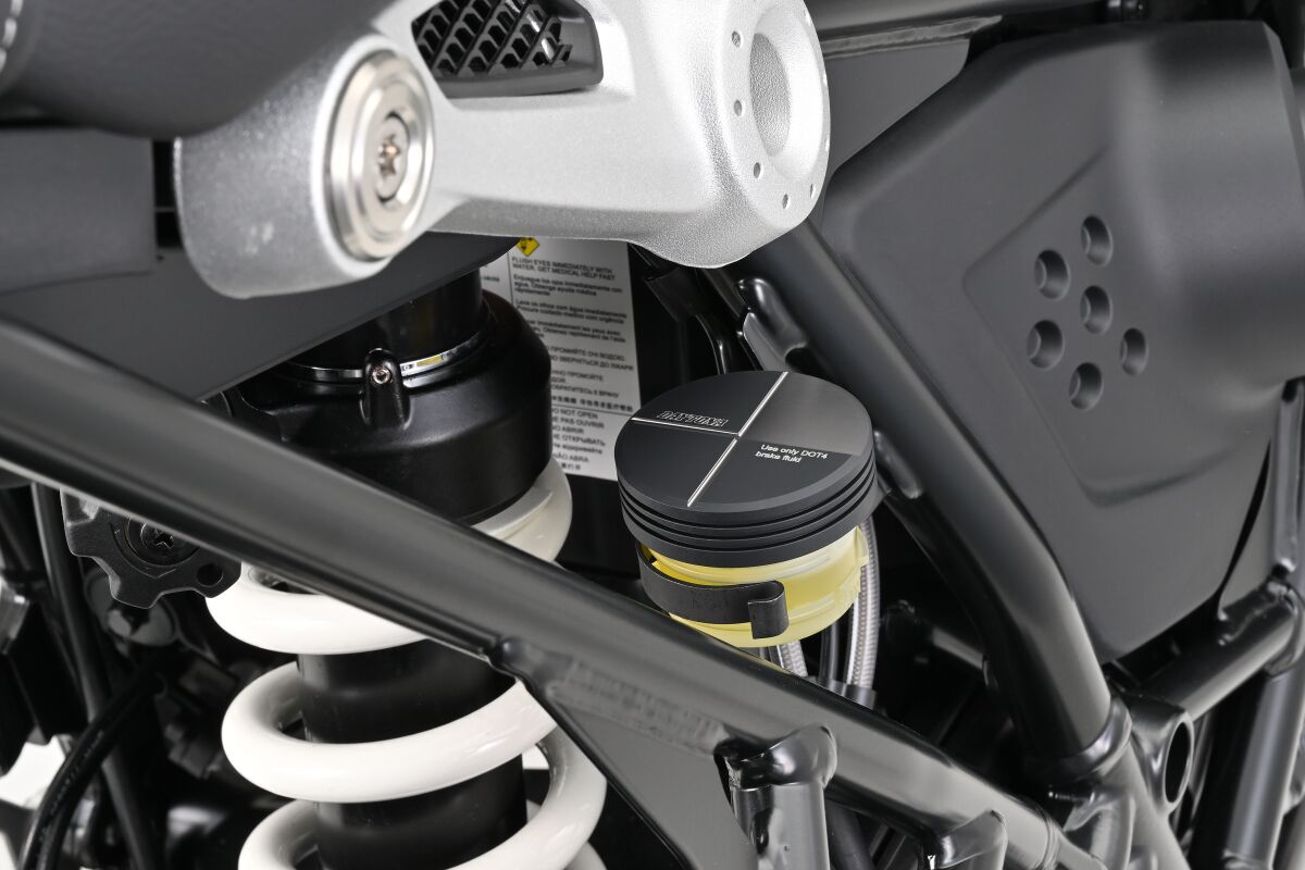 DAYTONA MASTER CYLINDER CAP REAR RNINE 80839