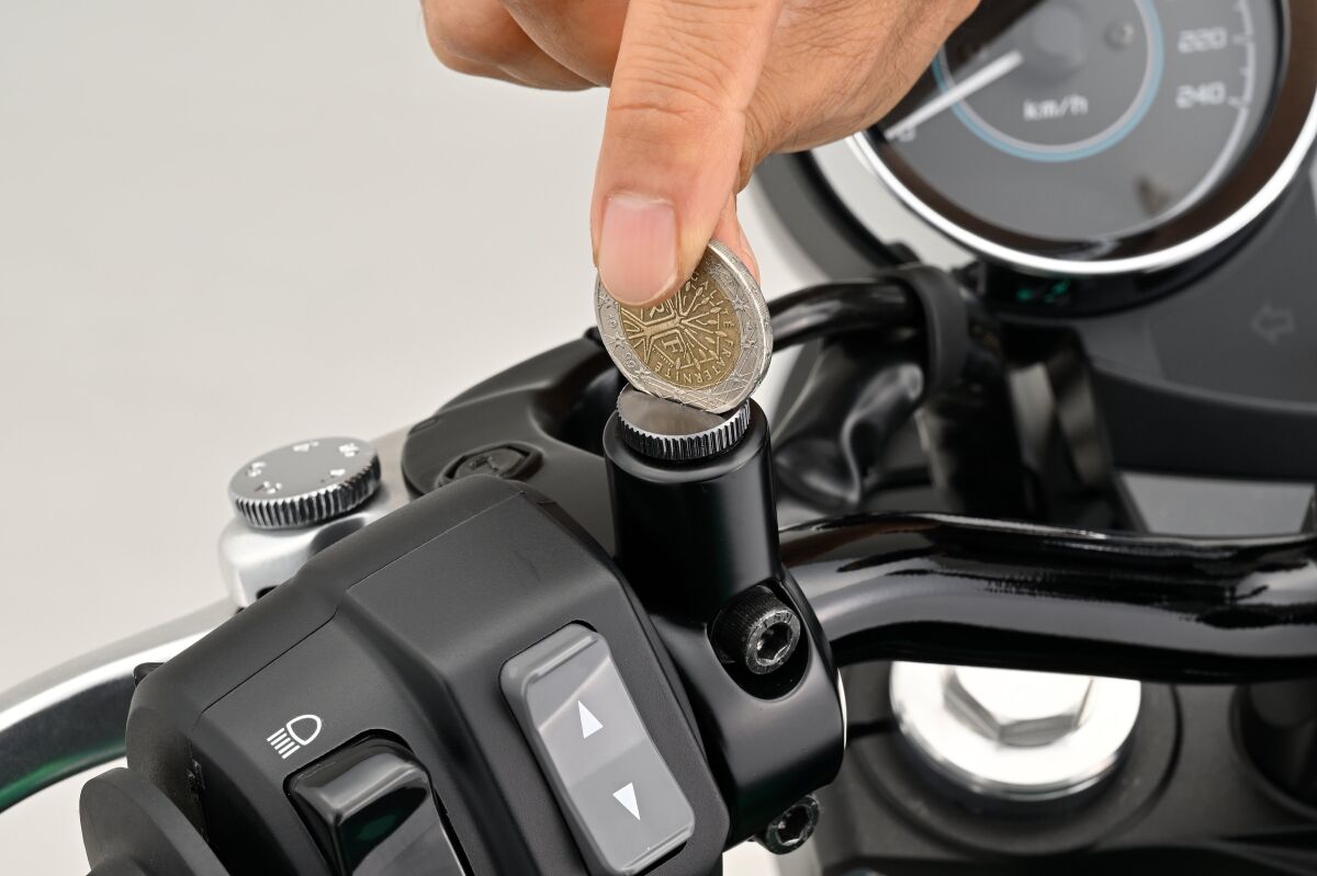 DAYTONA MIRROR PLUG BOLT GREY RIGHT 80940