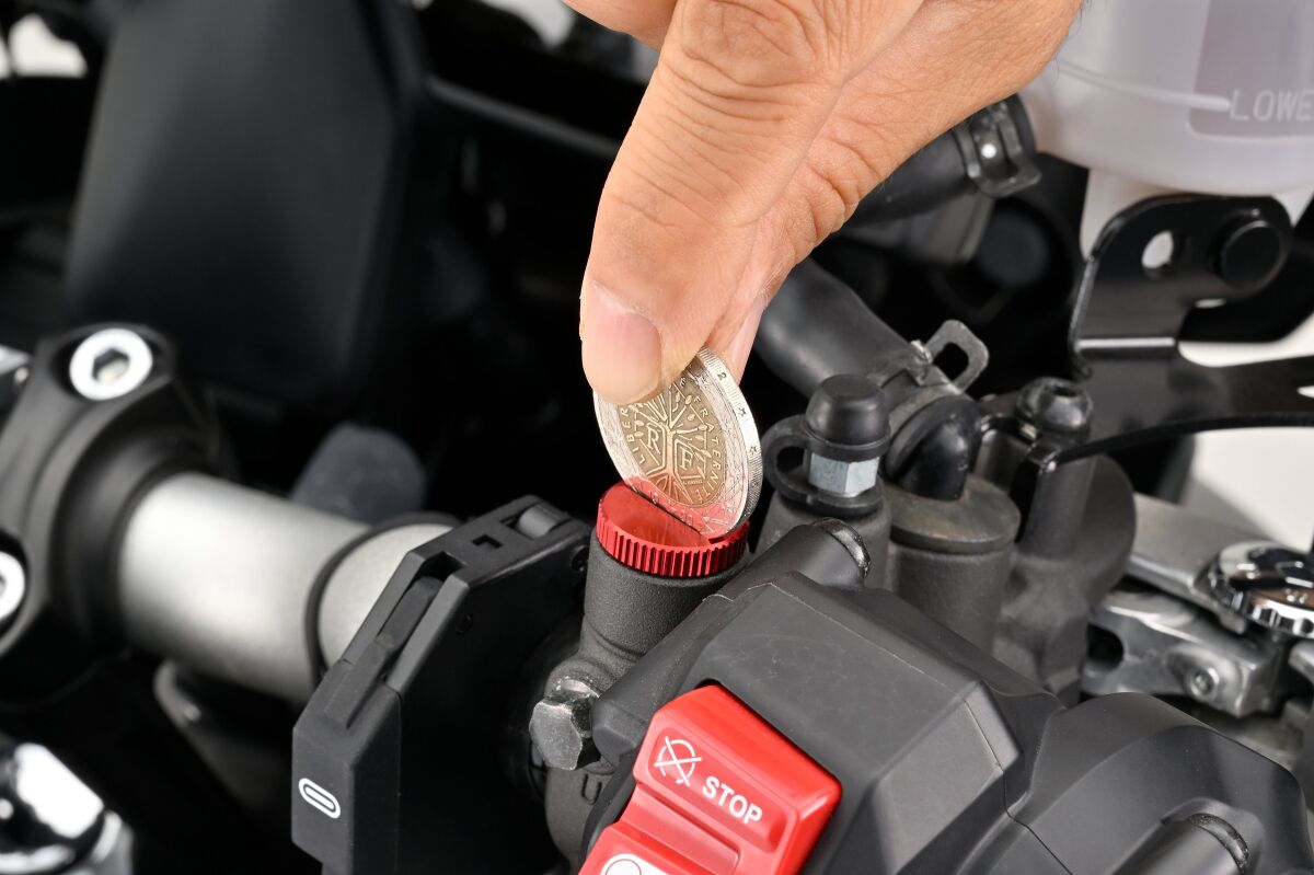 DAYTONA MIRROR PLUG BOLT RED LEFT 80945