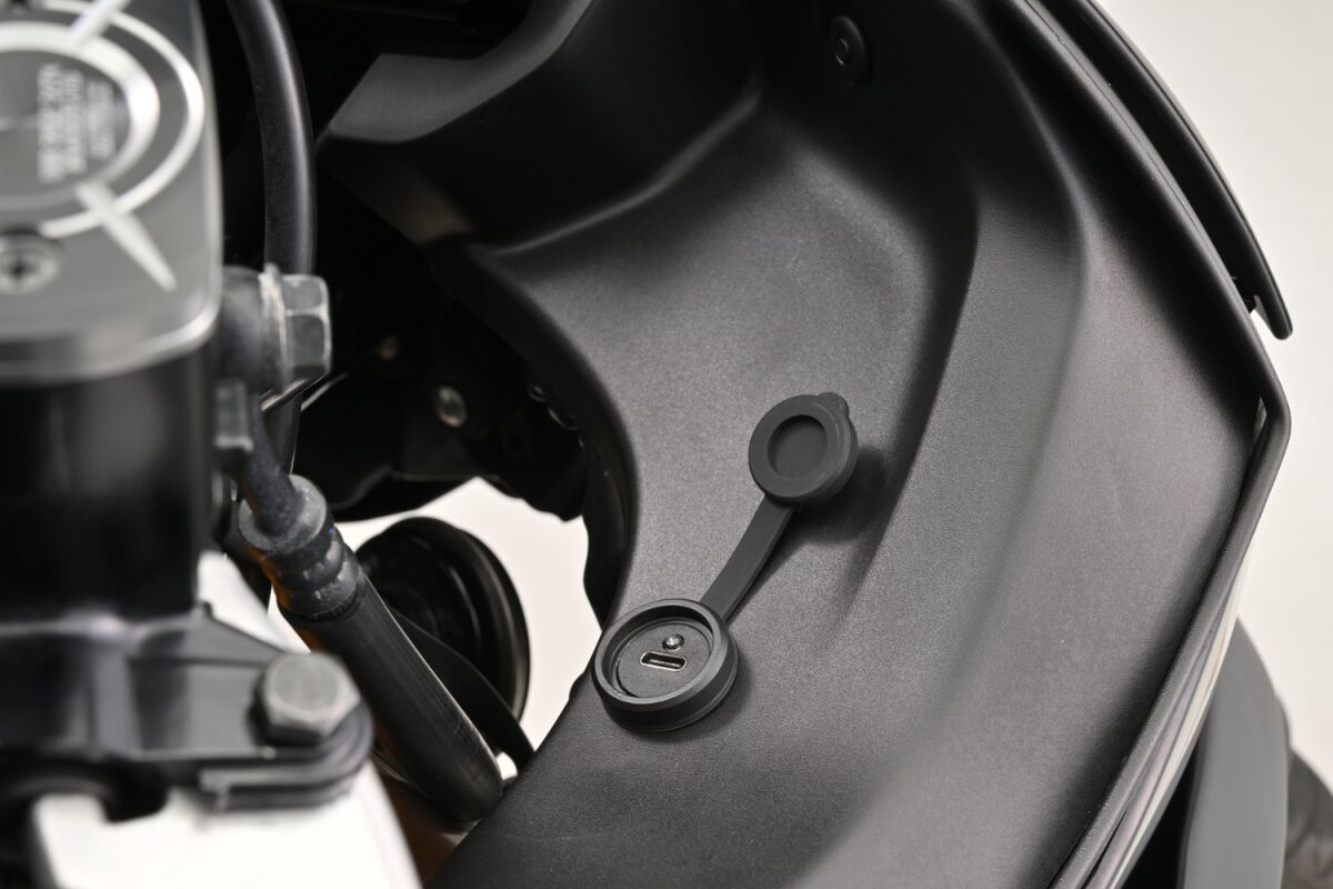 DAYTONA USB C COWL MOUNT 80992