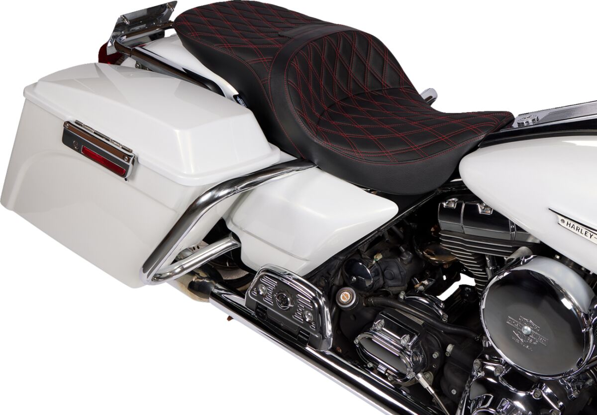 DRAG SPECIALTIES SEATS Seat Freedom Tour, Bk DD w/Rd stch vinyl, FLHT/R/X,FLHTC/U/G 08011507-4676D
