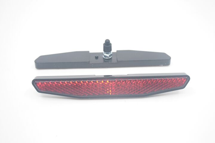 PARTS EUROPE REFLECTOR SCREW RED 012620222