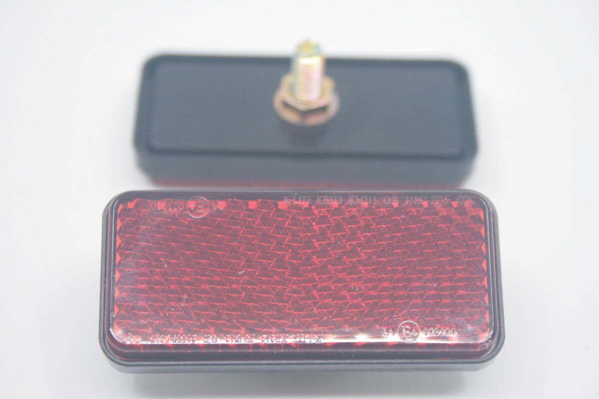 PARTS EUROPE REFLECTOR W/SCREW E-MARKED RD 01300663