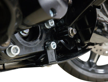 THRASHIN SUPPLY CO PLATE SKID CARBON GLOSS W/BLACK 2024 FLHX FLTRX TSC-3034-1