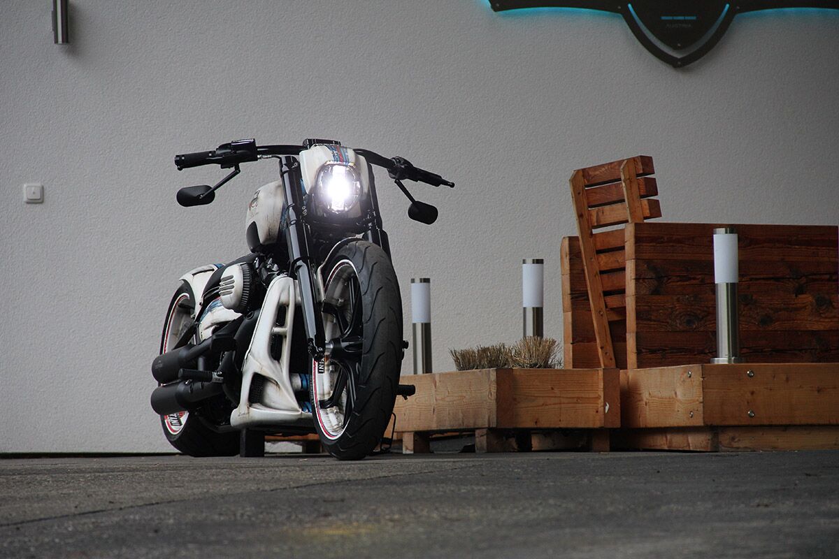 CULT WERK HEADLIGHT V-ROD BK HD-BRO054