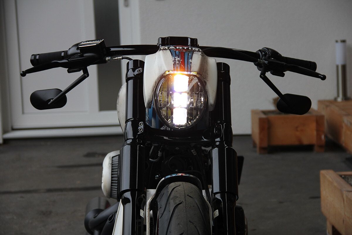 CULT WERK HEADLIGHT V-ROD BK HD-BRO054