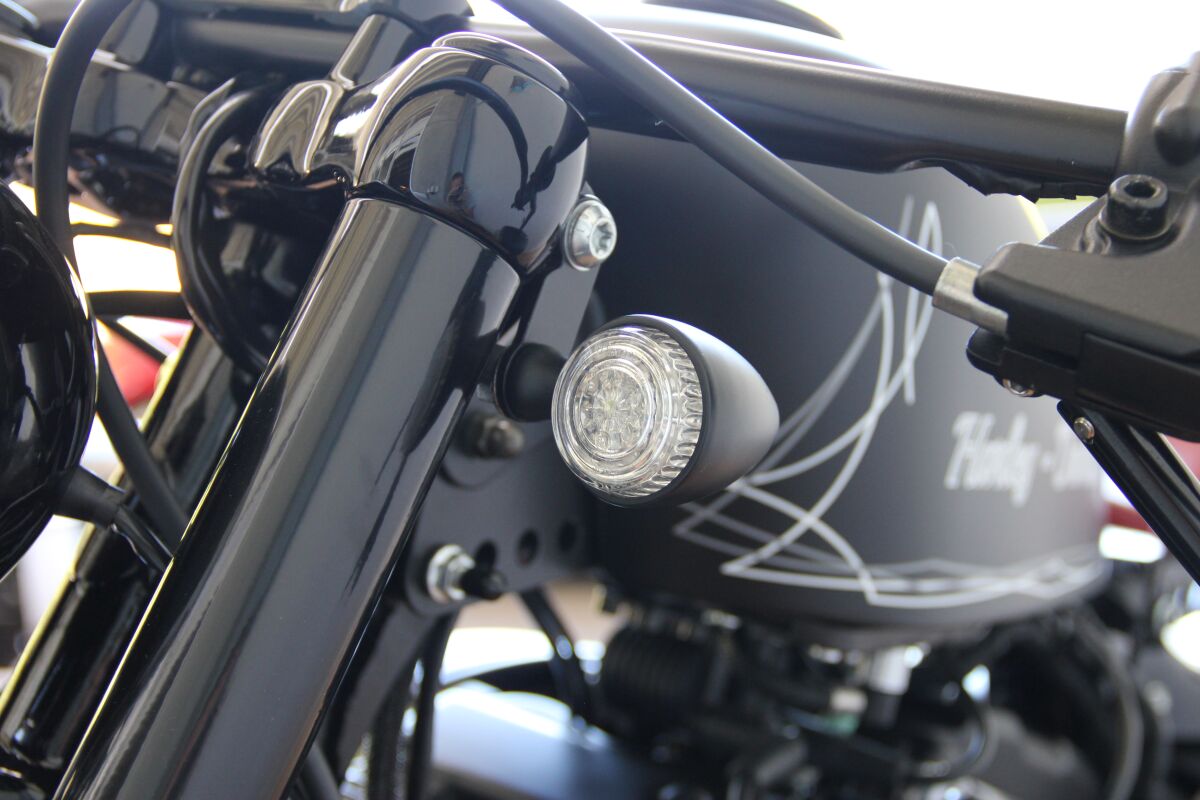 CULT WERK TURN SIGNAL HOLDER FRT XL HD-SPO019