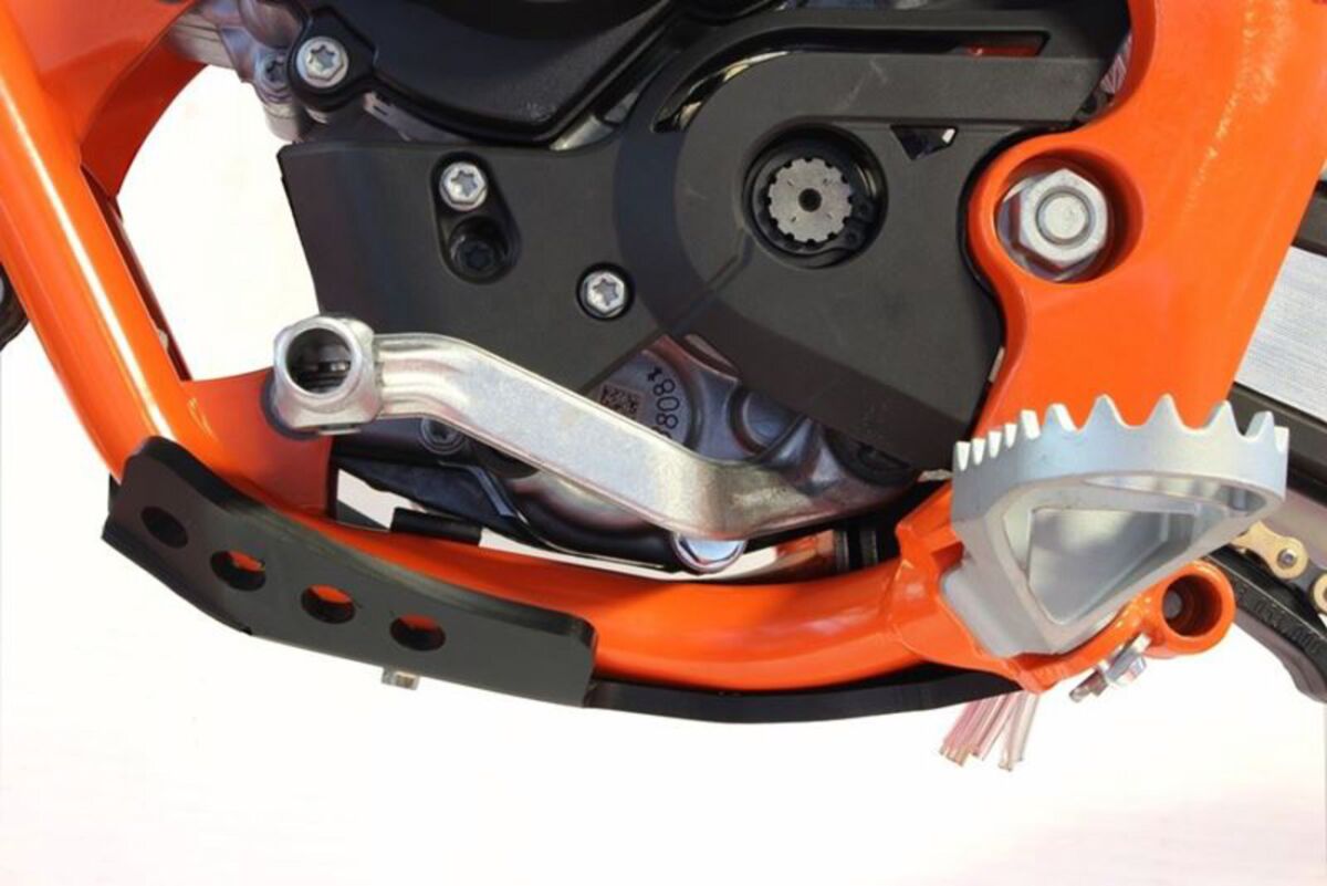 AXP Racing 6MM SKIDPLATE HUS -GAS TC65-MC65 AX1528