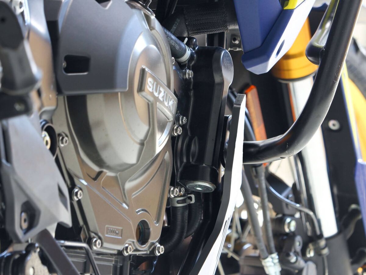 AXP Racing ADV SKID PLATE SUZ 800 DE AX1704