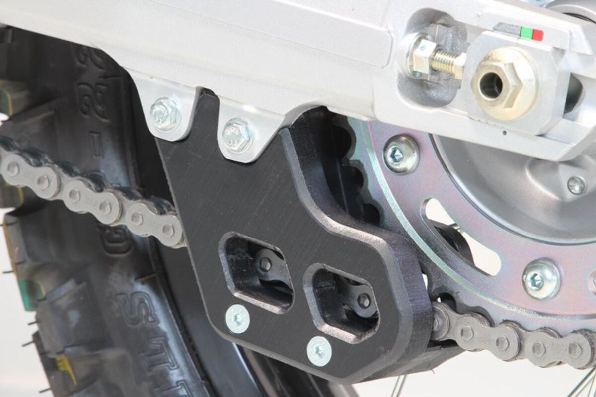 AXP Racing CHAIN GUIDE HON CRFL 250-300 BLACK AX1608