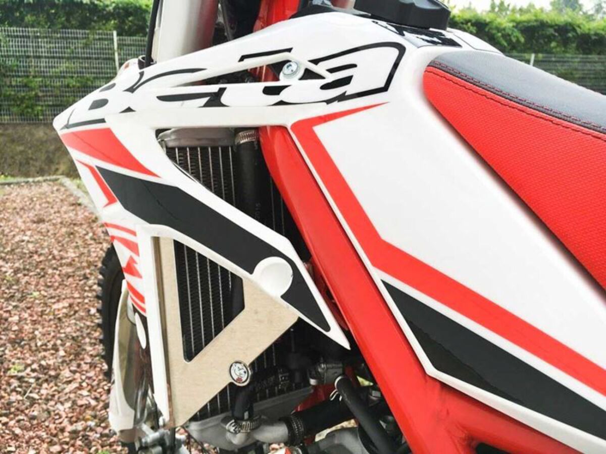 AXP Racing Radiator Brace - Beta X-Trainer AX1397