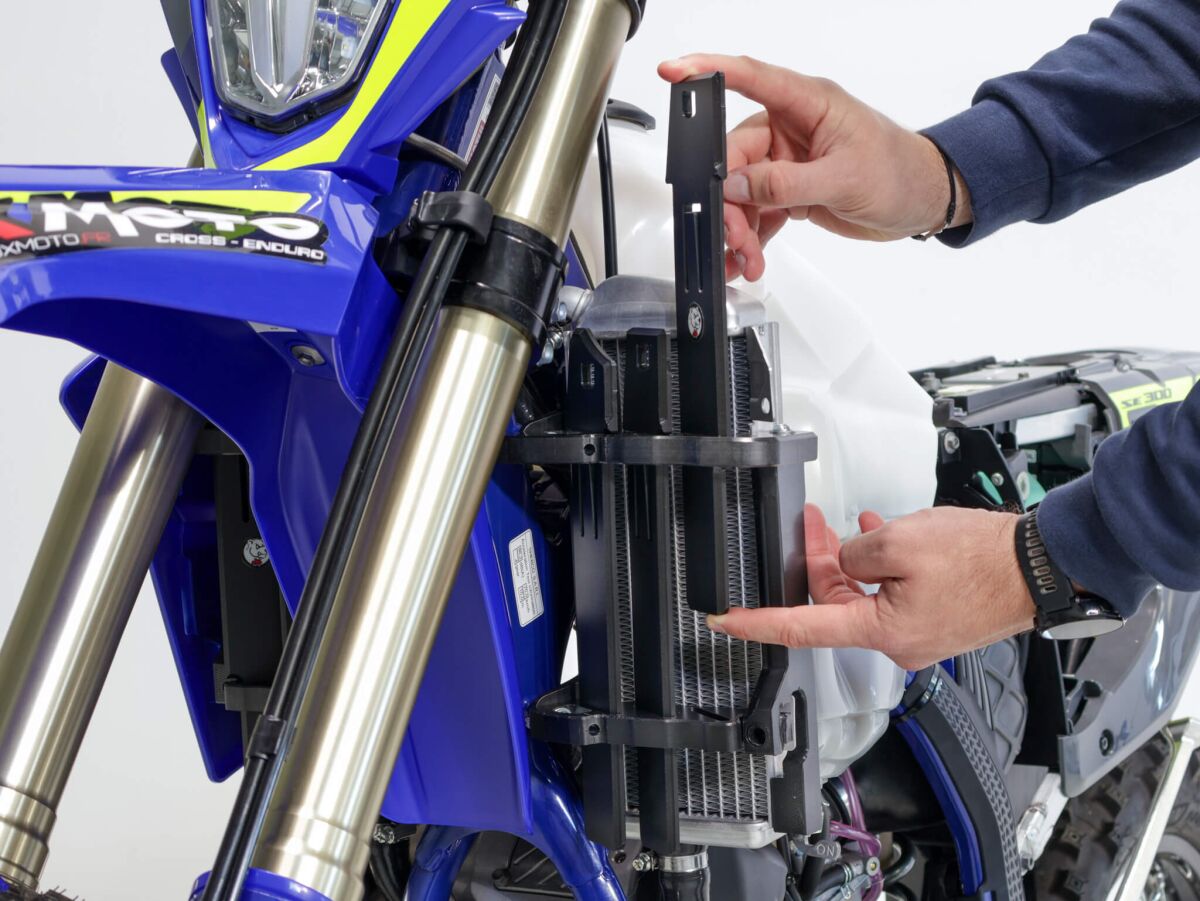 AXP Racing RADIATOR GUARDS HDPE BK AX1767