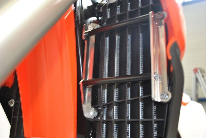 AXP Racing RADIATOR GUARDS HVA TC/FC 18 AX1449