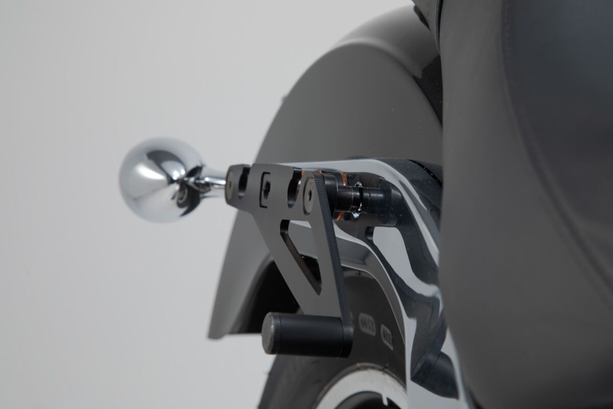 SW-MOTECH SLH SIDE CARRIER RIGHT Harley-Davidson Softail Low Rider/ S HTA.18.682.11200
